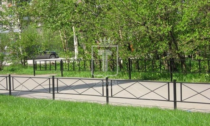 Забор низкий металлический