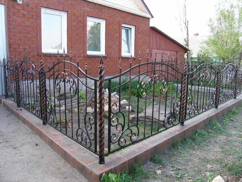 Кованые палисадники