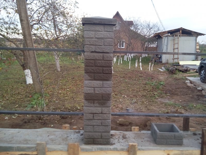 Каркас забора по центру