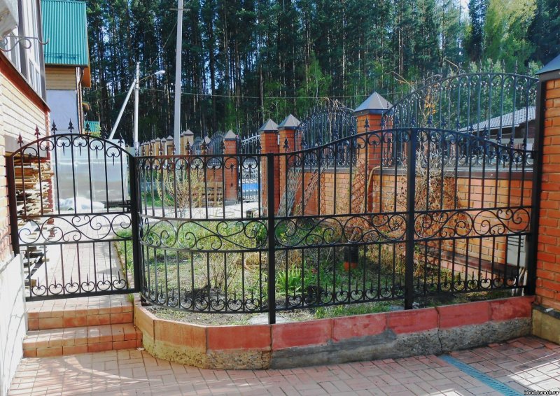 Заборы из поликарбоната и дерева Фотогалерея