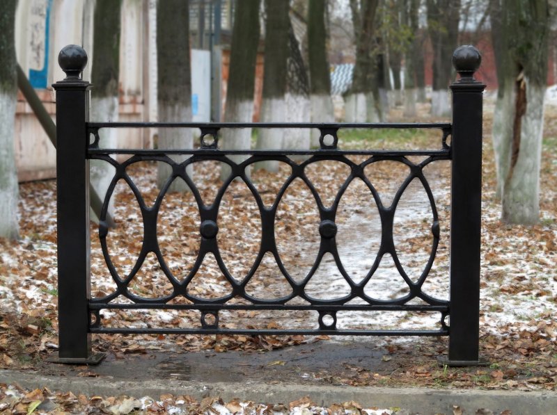 Литая ограда из чугуна