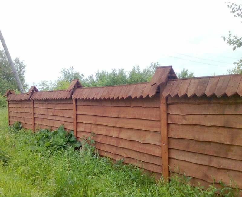 Забор из необрезной доски