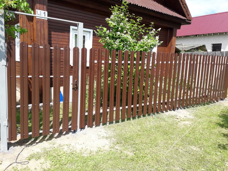 Палисадник из штакетника