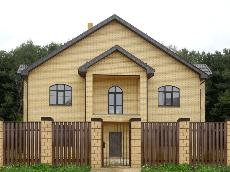 Штакетник п-образный а фигурный 0.45 pe-Double RAL 8017 шоколад