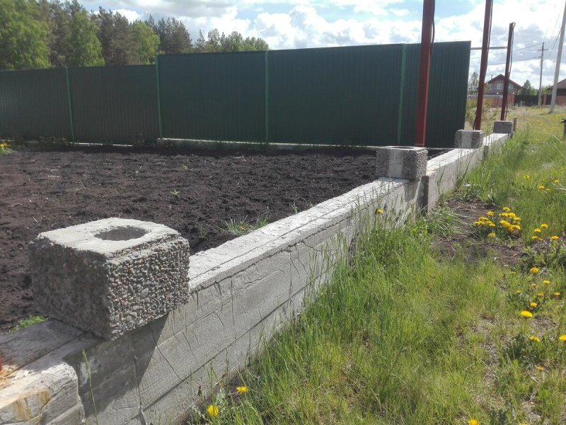 Заборные столбы из керамзитобетонных блоков