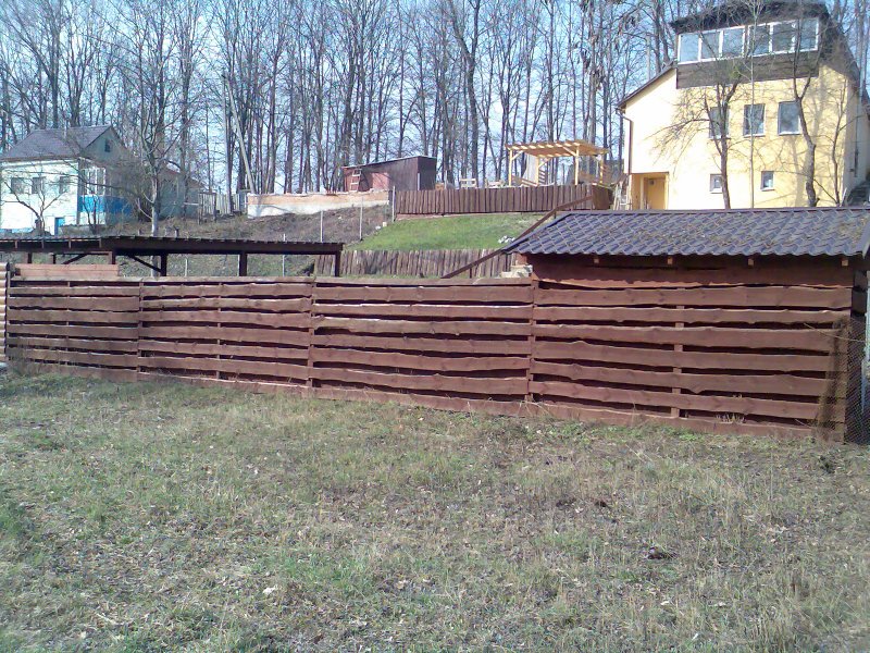 Плетеный забор из горбыля