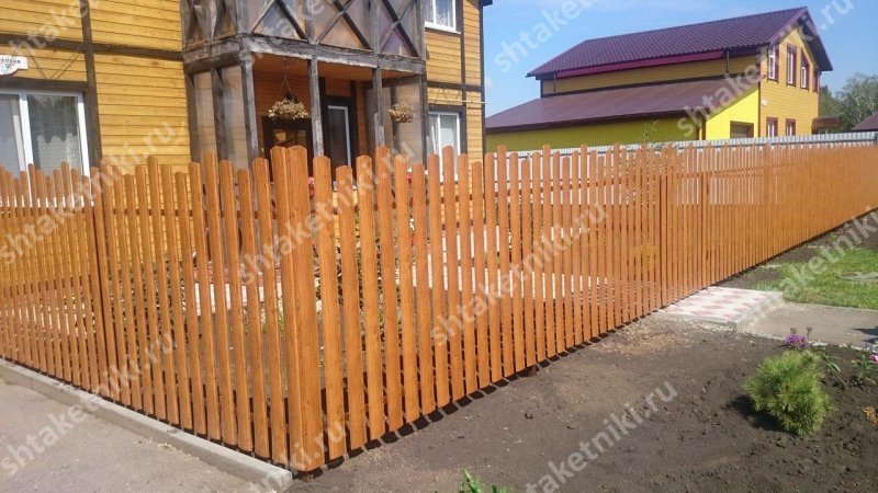 Забор деревянный штакетник белый