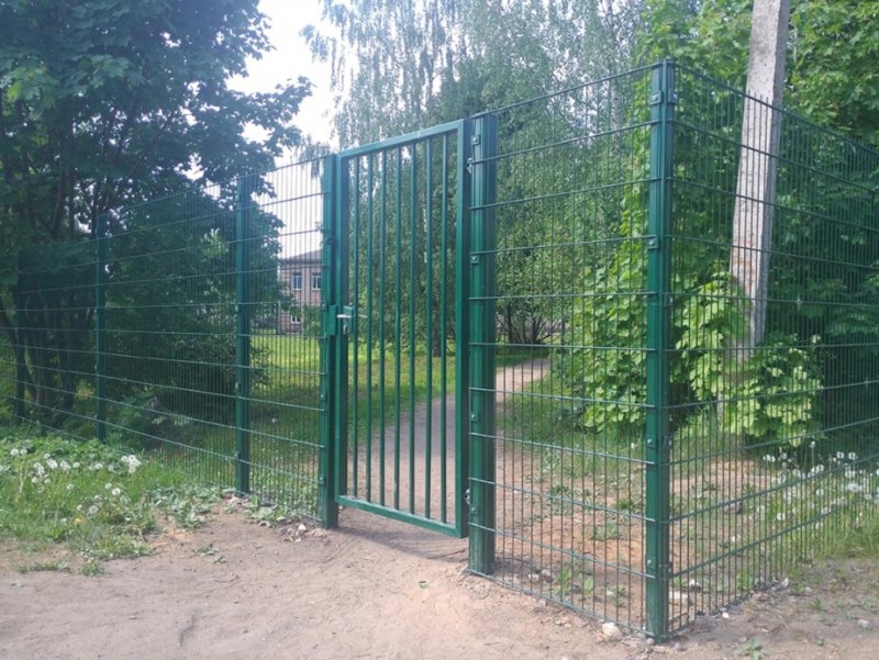 Ограждение территории школы