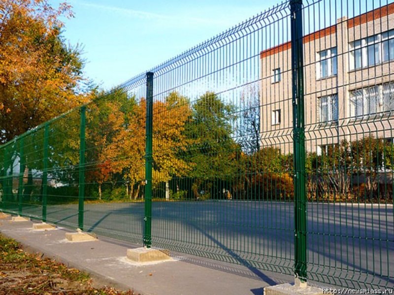 Ограждение территории школы