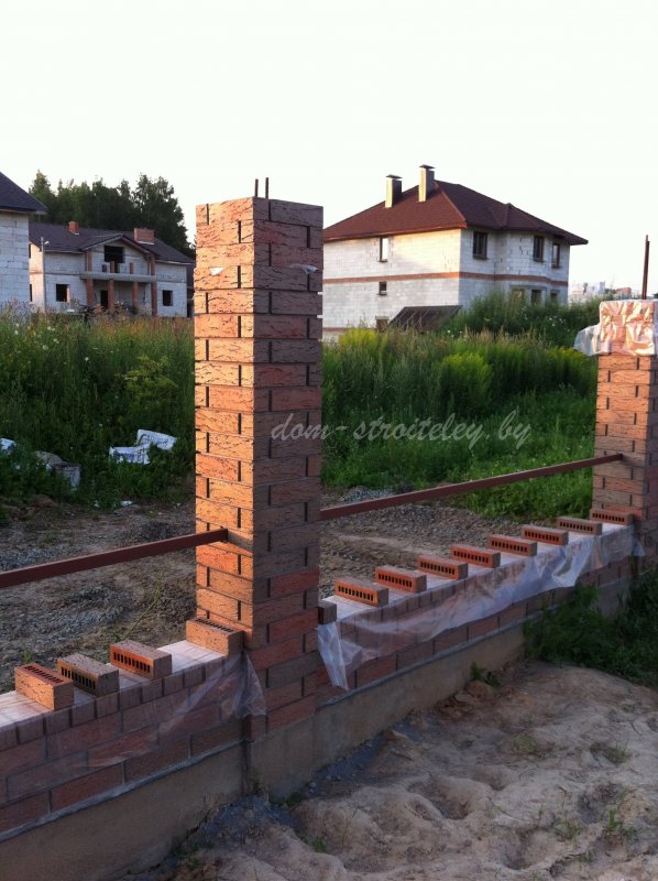 Столбы из клинкерного кирпича