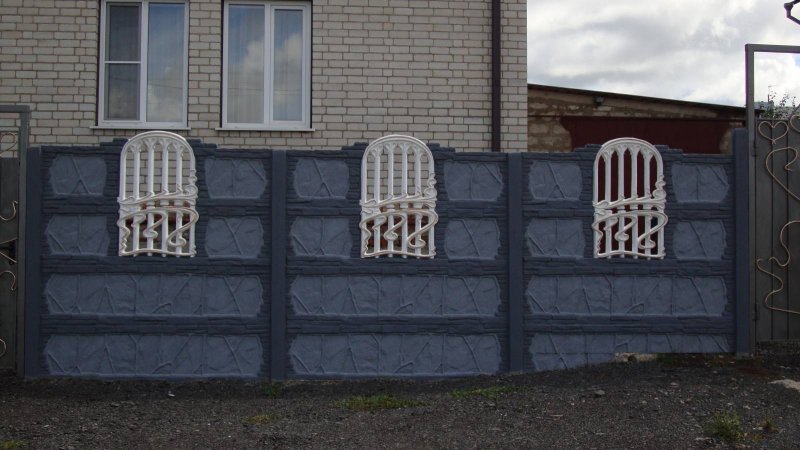 Забор из бетонных секций в Башкирии