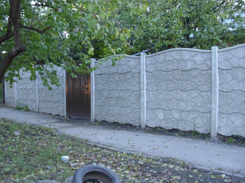 Еврозабор из бетонных панелей