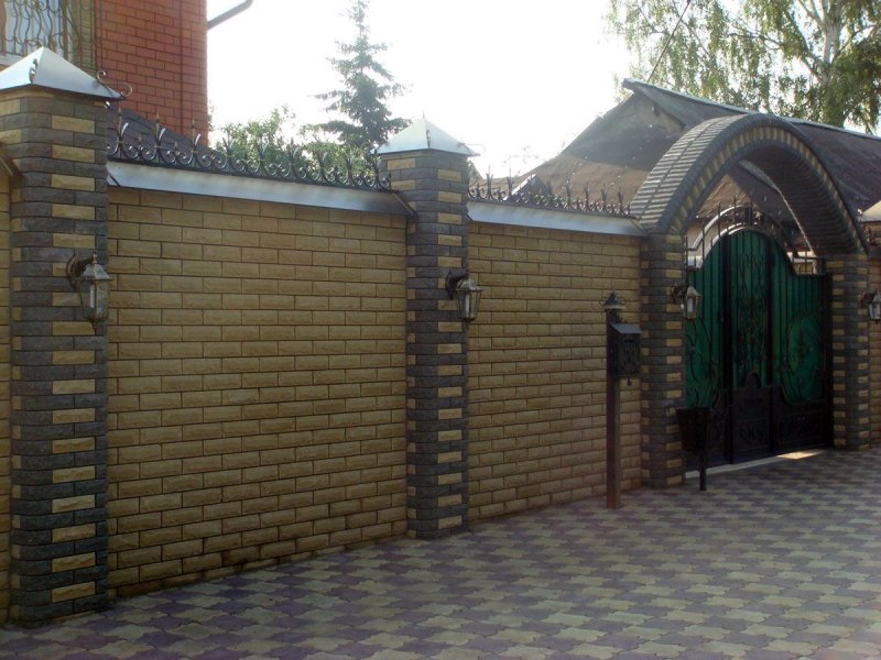 Красивые заборы из кирпича