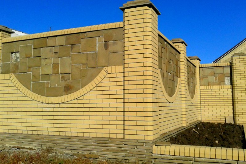 Заборы из кирпича Литос