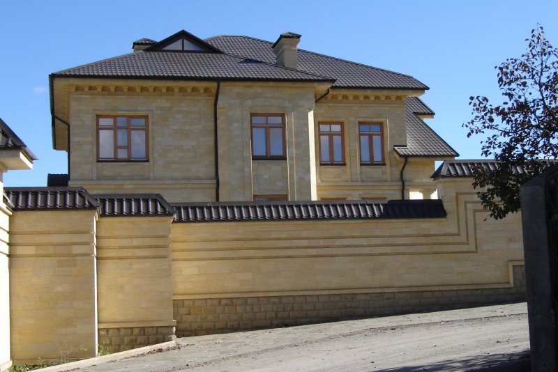 Красивые заборы с дагестанского камня