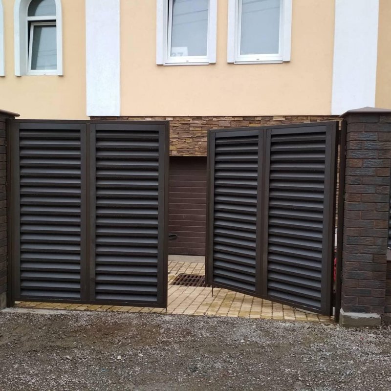 Ворота распашные жалюзийные