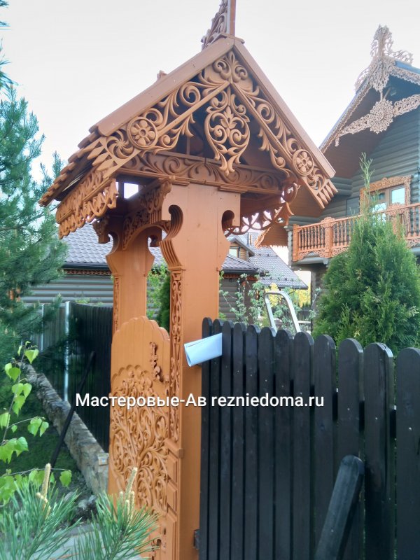 Резная калитка на даче