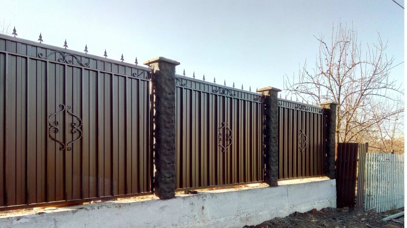 Декоративные столбы для забора