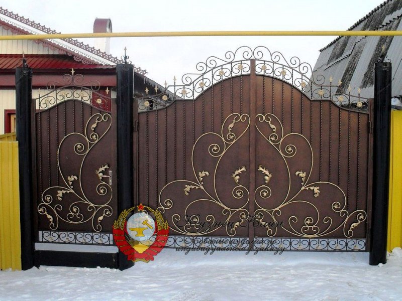 Кованые ворота с калиткой