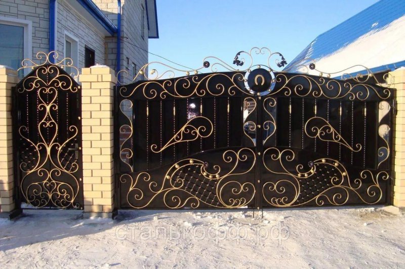 Кованые ворота с калиткой