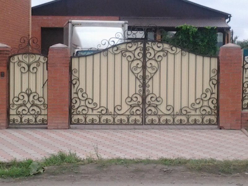 Кованые ворота в Грозном