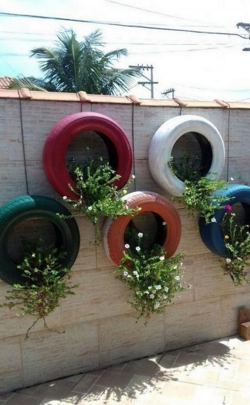 Подвесные клумбы из шин