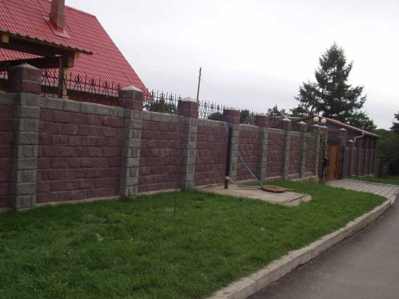 Забор из блоков керамзитобетонных