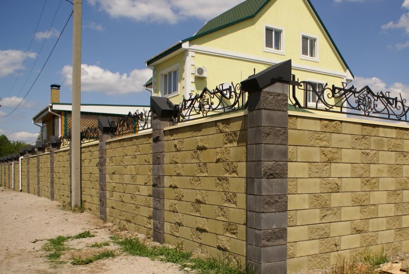Забор из французского камня