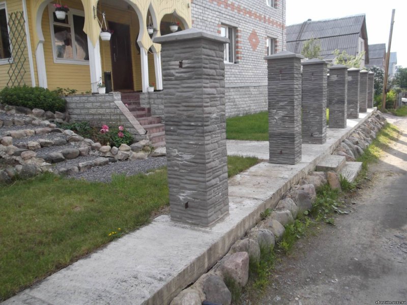 Палисадник столбы из блоков