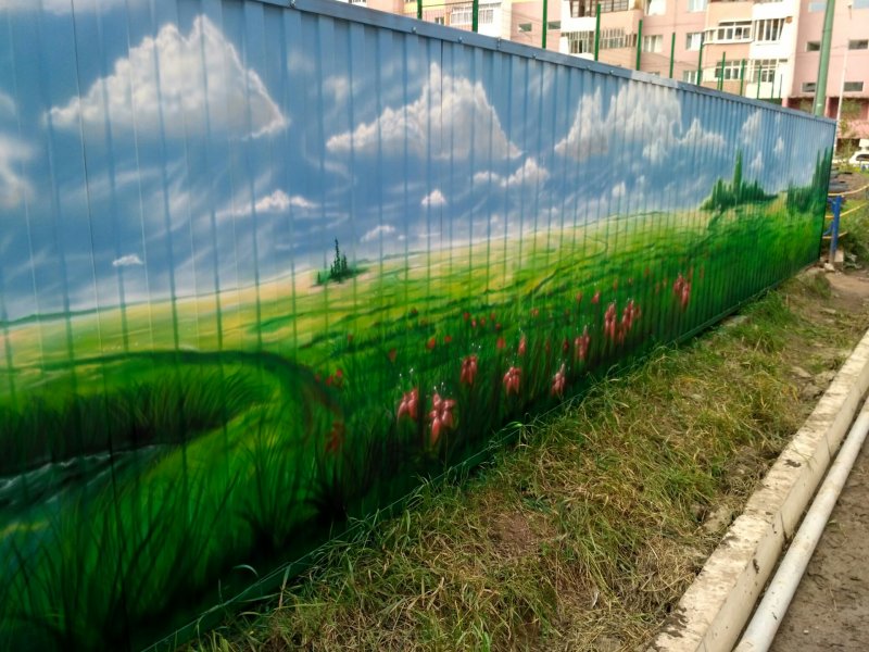 Разрисованный забор