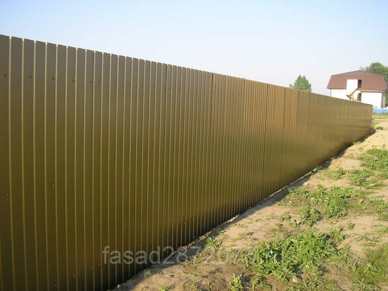 Забор кирпичные столбы RAL 8017 , профлист RAL 7024