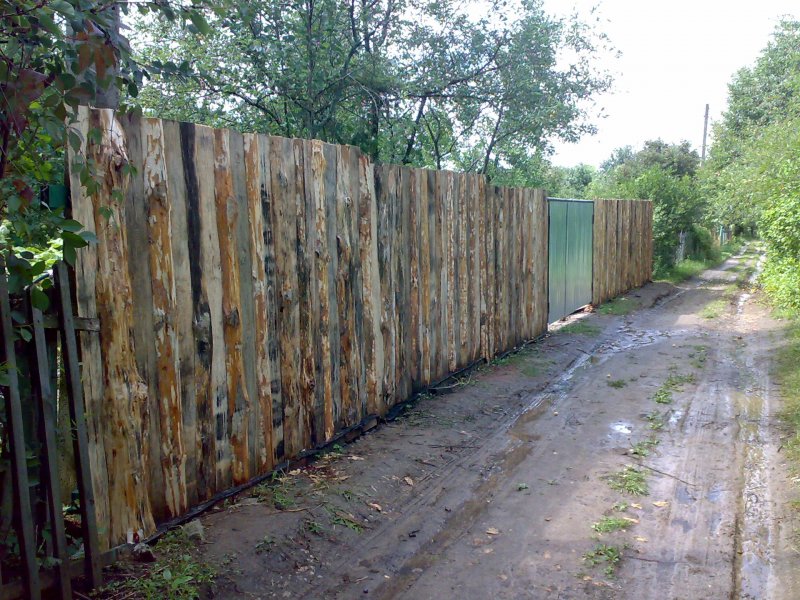 Деревянный забор из горбыля