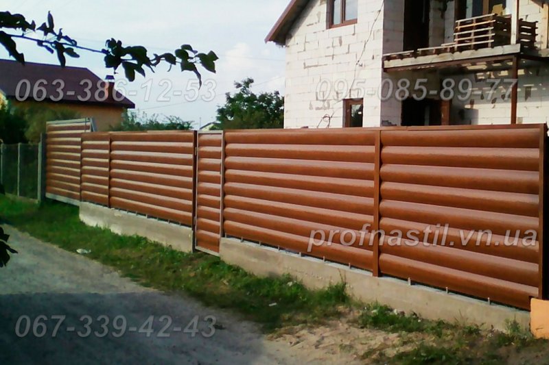 Забор из блокхауса метал вертикально