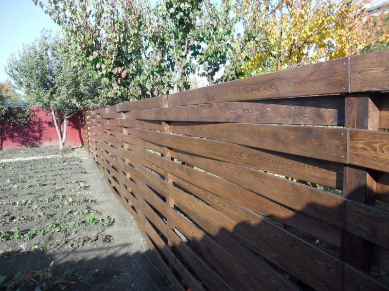 Плетёный забор из пластика