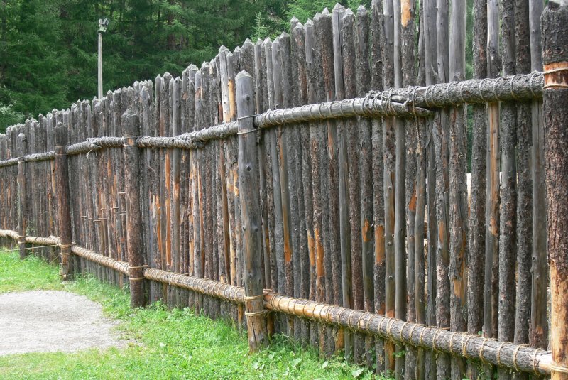Жердяная изгородь