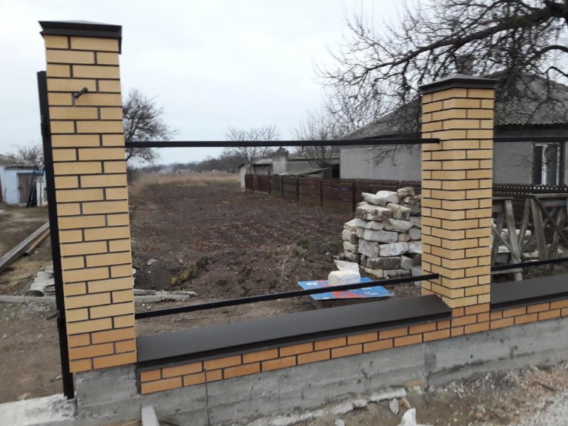 Столб из кирпича в один кирпич