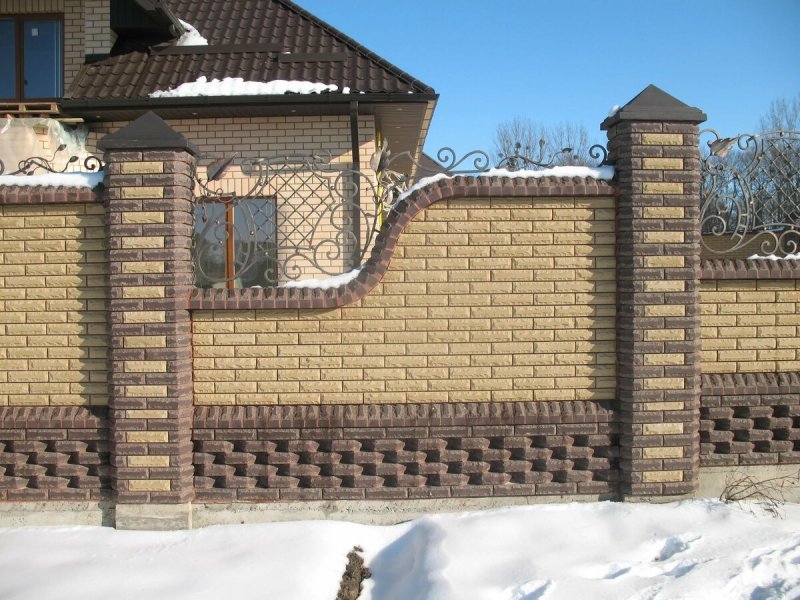 Красивые заборы из кирпича