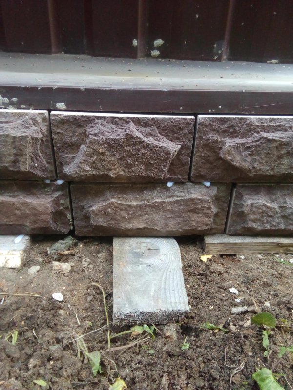 Плитка на цоколь забора