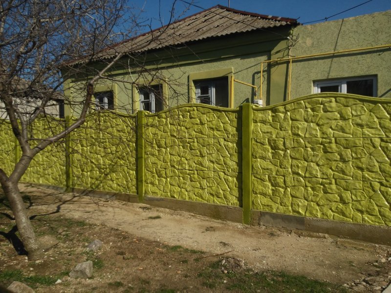 Окрашенный еврозабор