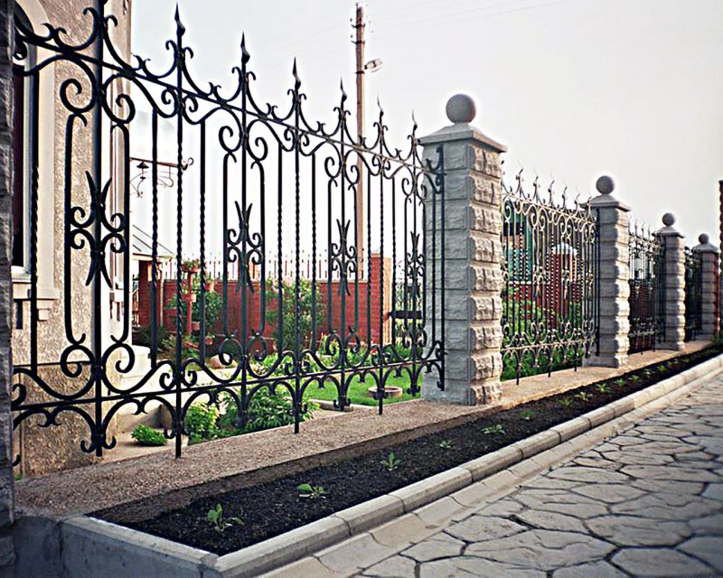 Кованые заборы пол метровые