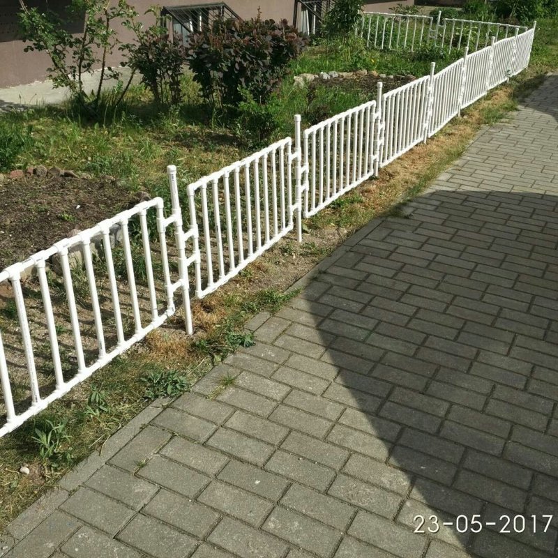 Заборчик из пластиковых труб