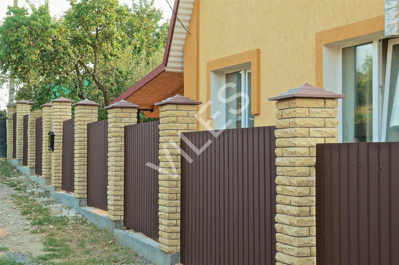 Столбы для забора из брусчатки
