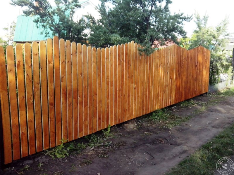 Красивый деревянный забор