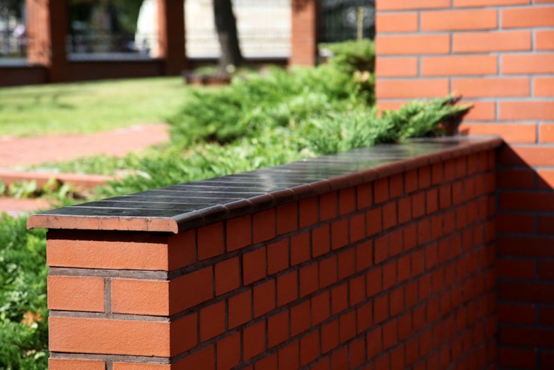 Парапетная плитка темно-коричневая 305x110x25 ZG-Klinker