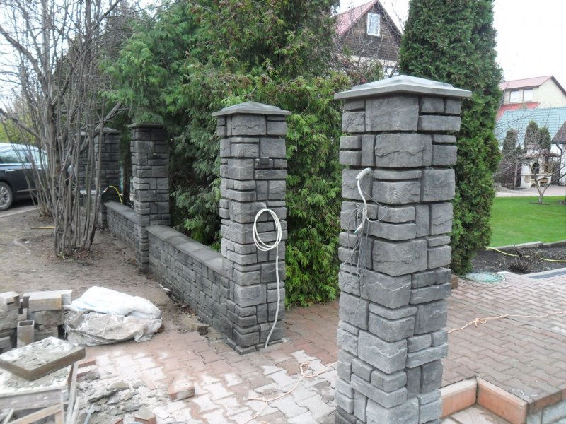 Камень для столбов забора