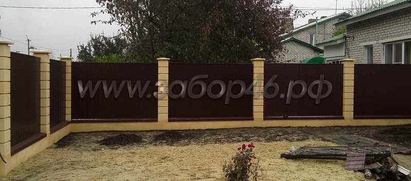 Забор из профнастила с колоннами из газоблока