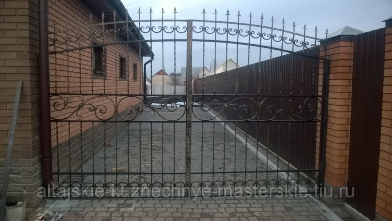 Заборы кованый с кованными воротами