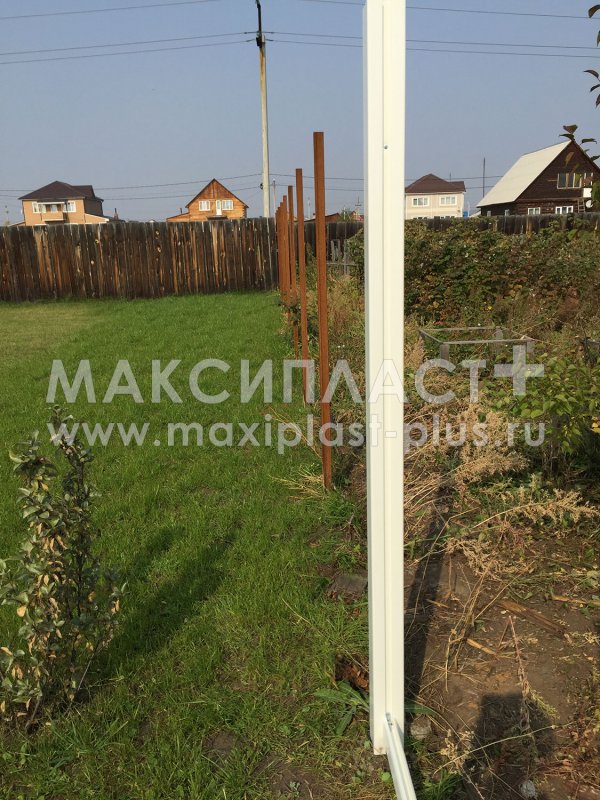Максипласт пластиковый столб с трубой