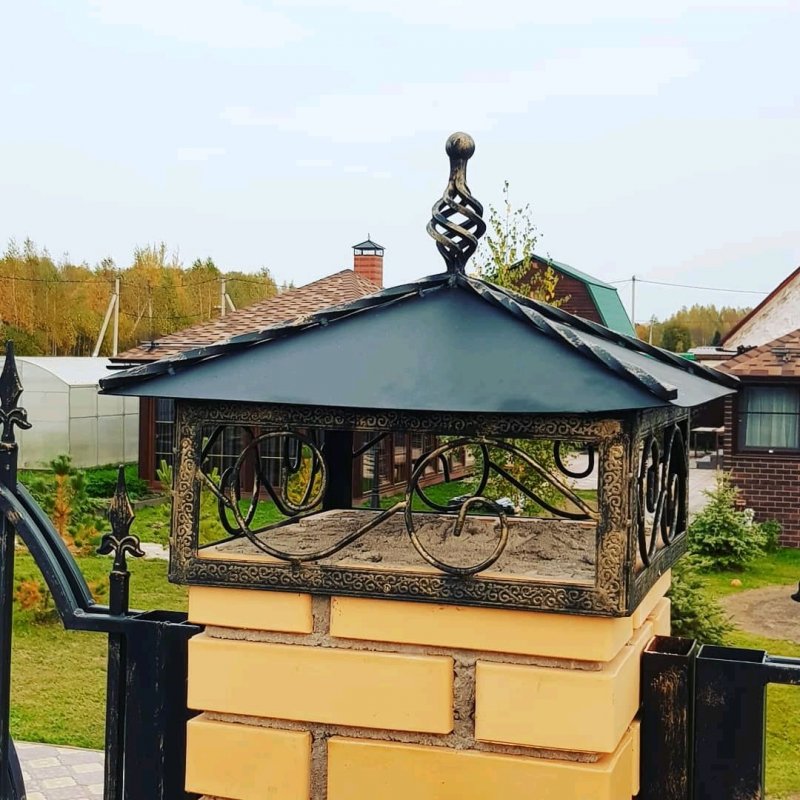 Кованые колпаки на кирпичные столбы