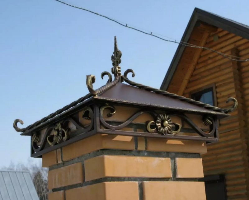 Кованые колпаки на столбы для забора
